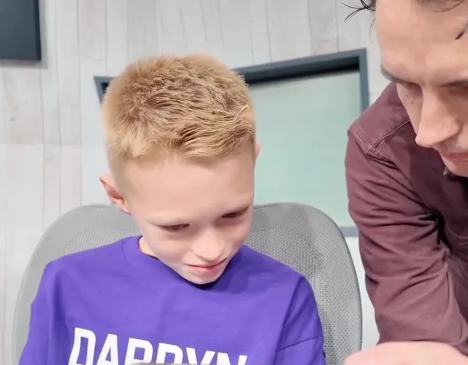 Young Jazz fan Hudson, in a Darryn Peterson shirt, watching Will Hardy's response to his pep talk