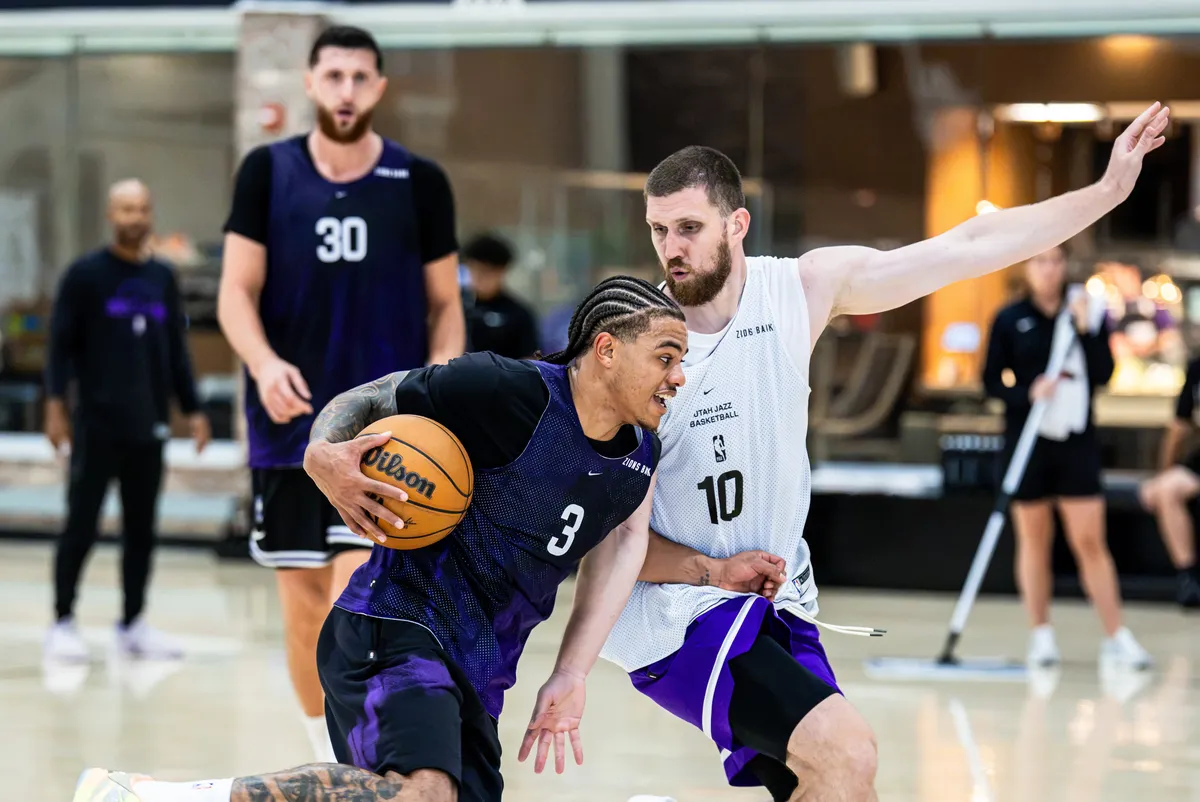 Ace Bailey driving during Utah Jazz training camp
